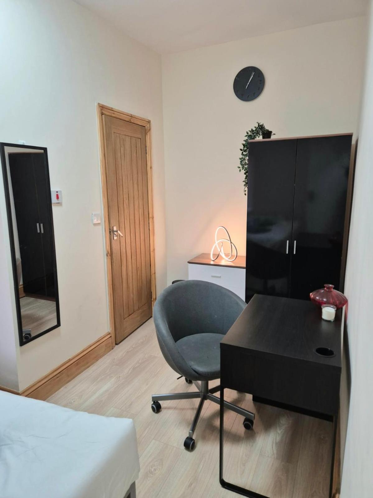 Rooms In Manchester 6 Minutes Drive To Victoria Station 外观 照片