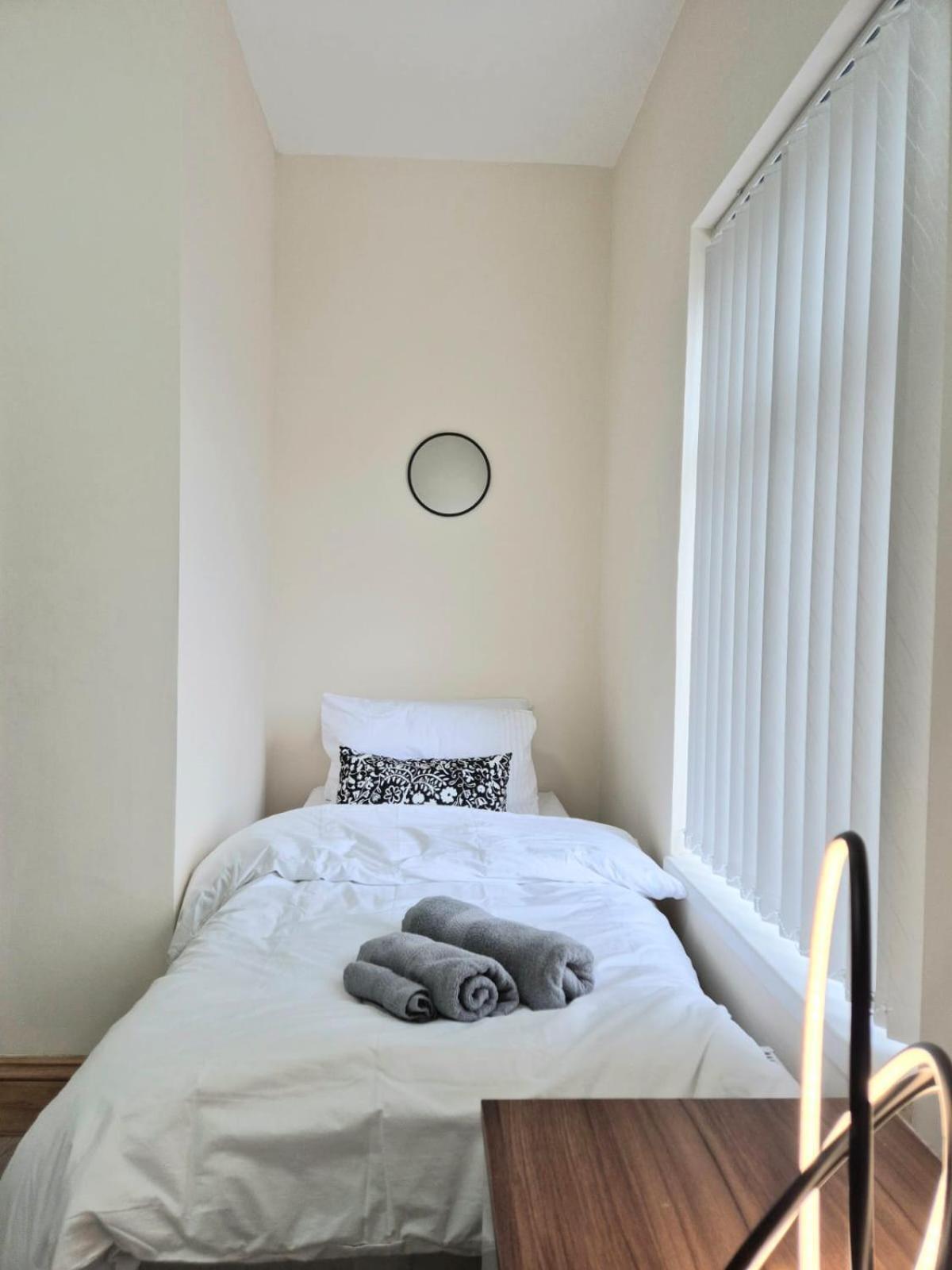 Rooms In Manchester 6 Minutes Drive To Victoria Station 客房 照片
